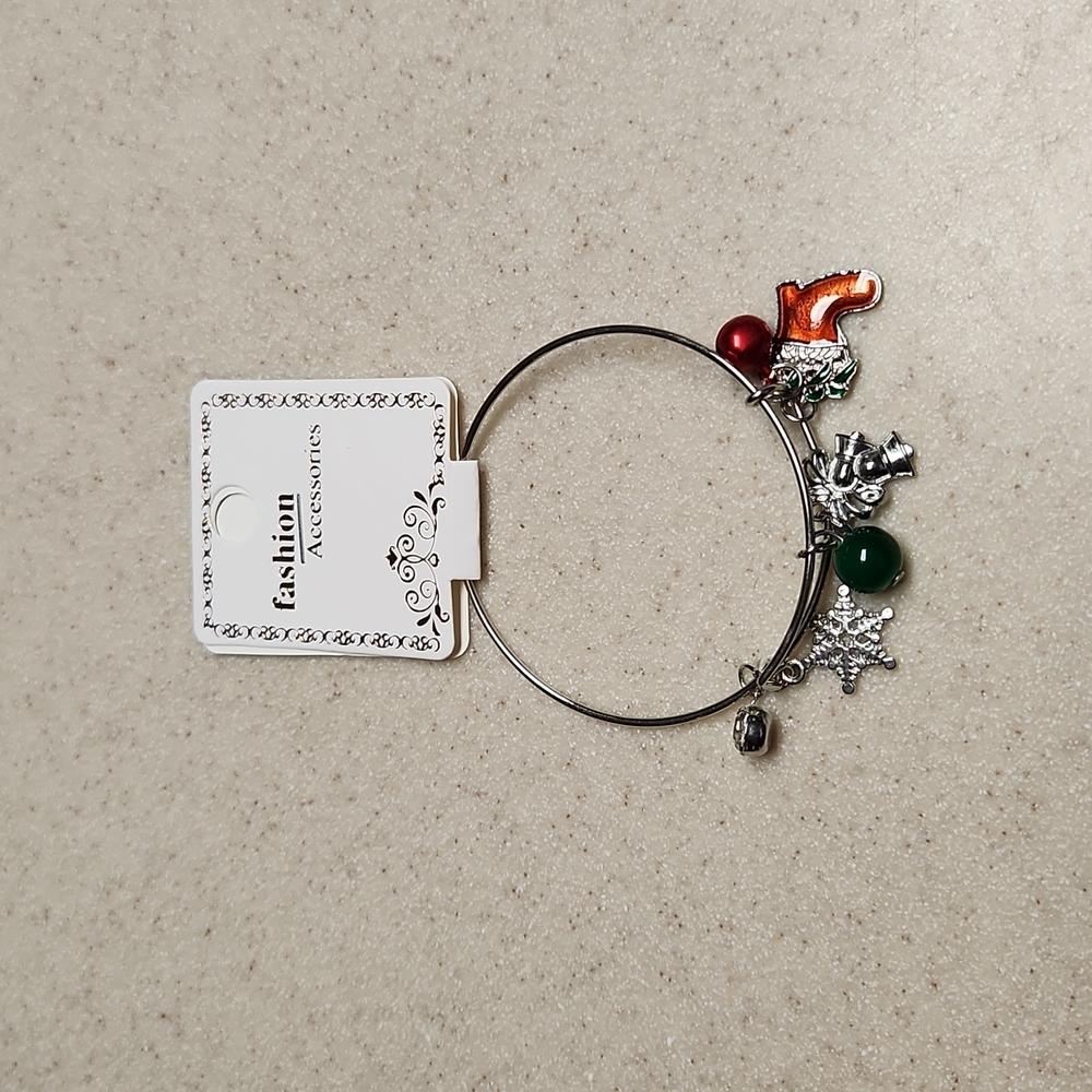NWT Fashion Accessories Christmas Bracelet, Red/Silver/Green, Cute!